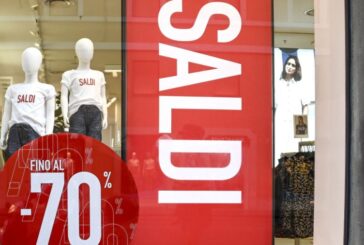 Saldi, interessato 1 consumatore su 2 ma spesa resta un'incognita