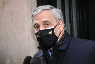 Tajani "inseguono senatori FI, ma nessun rischio fughe"