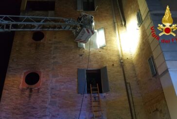 Incendio in via Aretina: soccorse due persone