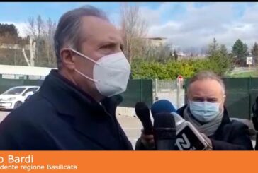 Vaccino, Bardi visita padiglione a Potenza