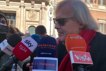 Sgarbi “Renzi può fare cadere o danneggiare Conte”