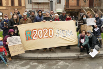 Presidio di R2020 Siena in piazza Matteotti