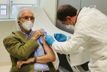 Renzo Piano primo vaccinato over 80 in Liguria "Fatelo senza esitazione"