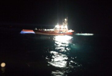 Immigrazione, barcone si ribalta al largo di Lampedusa