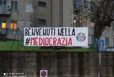 Governo, striscioni di CasaPound in tutta Italia: “benvenuti nella mediocrazia”