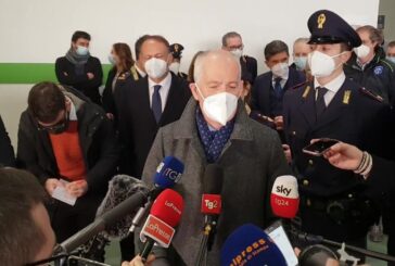 Gabrielli “In Italia niente sanzioni ma necessario vaccinarsi”