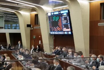 Consiglio regionale della Lombardia boccia mozione sfiducia a Fontana