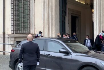 Conte lascia Palazzo Chigi tra gli applausi