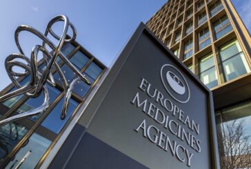 Ema "Vaccino AstraZeneca efficace, benefici superiori a rischi"