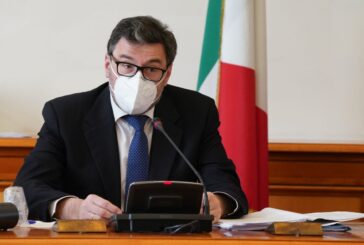 Giorgetti "Porre le basi per produrre i vaccini in Italia"