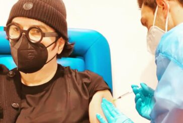 Covid, Renato Zero si è vaccinato "Viva la vita!"