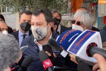 Salvini "Lavoriamo con Draghi per riaprire dopo Pasqua"
