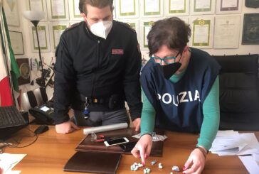 Spacciatore “tradito” dal tampone: aveva la droga in bocca