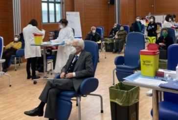 “Quell’uomo in fila per il vaccino…”