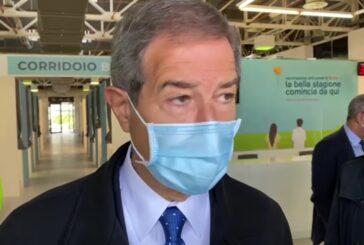Vaccino, Musumeci visita il nuovo centro Hub all’ex Fiera di Messina