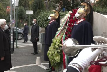 Moro, Mattarella depone una corona di fiori in via Fani