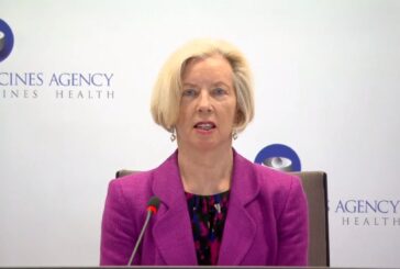 AstraZeneca, Ema "Rare trombosi tra possibili effetti collaterali"