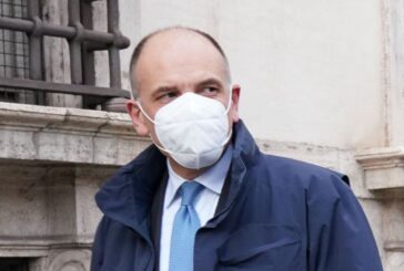 Letta "Alle politiche nuovo centrosinistra che dialoghi anche con M5s"