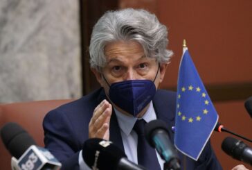 Breton "a rischio rinnovo contratto Ue con AstraZeneca"