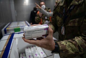 Vaccino, arrivate a Pratica di Mare 430mila dosi di AstraZeneca