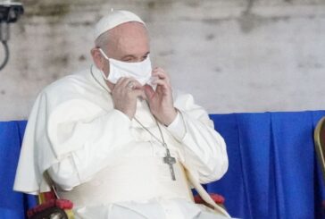 Migranti, Papa: "Ennesima tragedia in mare, momento della vergogna"