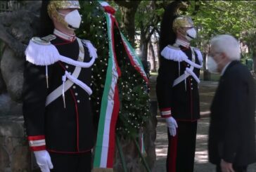 25 aprile, il presidente Mattarella depone corona d’alloro