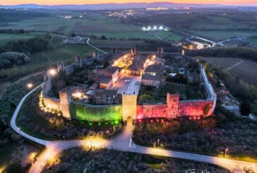 25 Aprile: il castello di Monteriggioni è un enorme tricolore