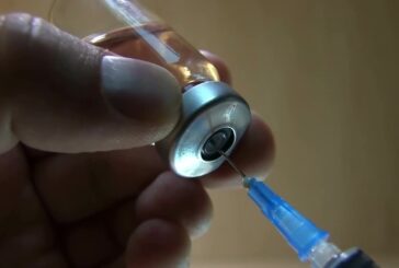 Vaccini, l’Ue prova ad accelerare su dosi e green pass