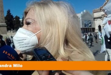 Covid, Sandra Milo in piazza con gli autonomi e le partite Iva