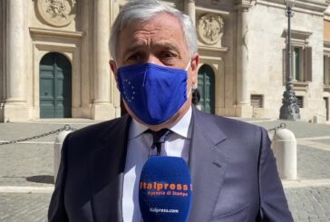 Vaccini, Tajani “Autorità regolatorie evitino messaggi contraddittori”