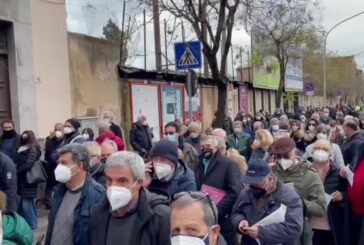 Vaccino, code a Palermo per l’open weekend