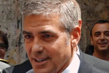 George Clooney compie 60 anni, da sex symbol all'impegno sociale