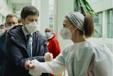 Speranza "Firmata l'ordinanza per le visite ai parenti nelle Rsa"
