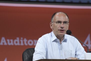 Migranti, Letta "L'Ue è drammaticamente indietro"