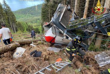 Sale a 14 numero vittime per il crollo funivia, morto bimbo superstite