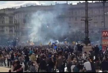 Inter campione d’Italia, la festa dei tifosi in piazza Duomo