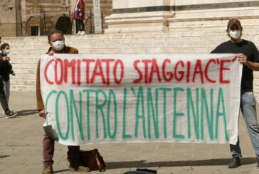 Associazioni e comitati in piazza a Siena contro il 5G