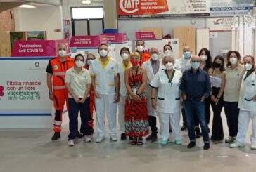 I maturandi alzano il sipario sul centro vaccinale dell’Asl Toscana sud est a Chiusi