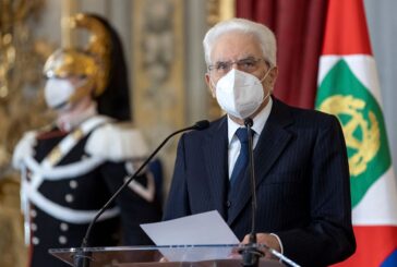 Mattarella consegna bandiera per Tokyo2020 "Messaggio di speranza"