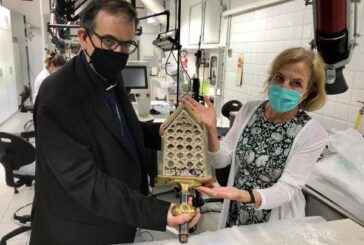 Lojudice consegna il reliquiario di San Galgano ai restauratori