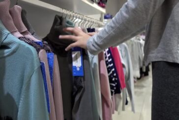 Saldi estivi, 171 euro la spesa media a famiglia