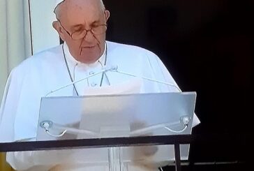 Papa Francesco "Grazie a tutti per sostegno, la sanità è bene prezioso"
