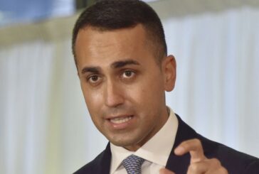 Vaccino, Di Maio "Unico modo per uscire dalla crisi"