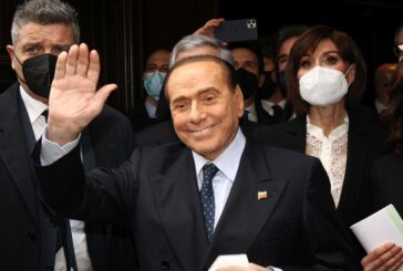 Berlusconi "Opporsi al vaccino non è libertà, serve unità nazionale"