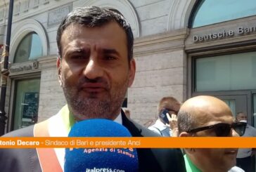 Sindaci in piazza per chiedere più tutele e dignità