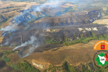 Spento l’incendio ad Asciano: bruciati 150 ettari