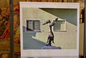 La statua della poetessa Dina Ferri nella mostra “Scolpite” arriva a Milano