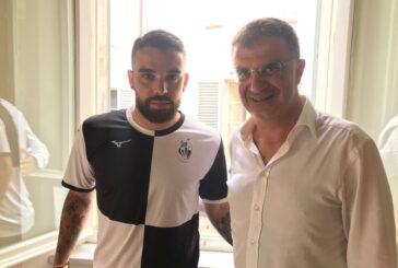 Vincenzo Gatto nel centrocampo del Siena