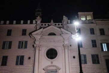 A Roma torna a splendere Piazza Farnese