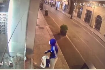 Martellate contro una vetrina, furto da 7 mila euro a Palermo